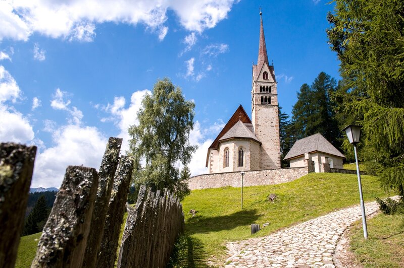 Al Santuario Medievale Dei Pellegrini Di Fassa